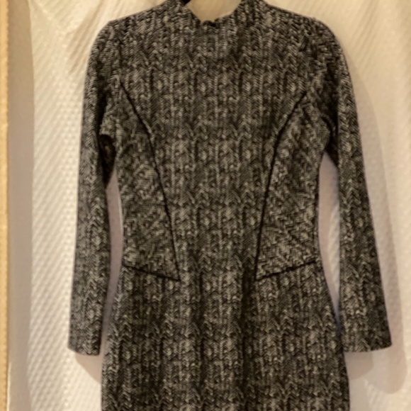 Dresses - Picture 2 of 5